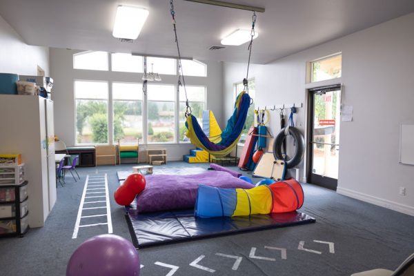 clinical-space-pediatric-therapy-occupational-therapy-clinical-playroom-space-clean-bright-window-therapy-game-explore-engage-enjoy-pediatric-therapy-roseburg-oregon